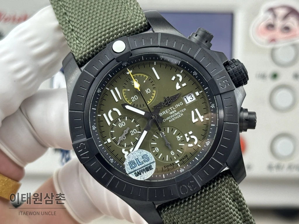 브라이틀링 어벤저 카키다이얼 크로노그래프 오토매틱 45mm