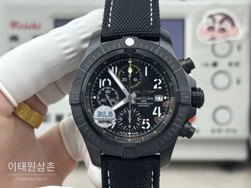 브라이틀링 어벤저 카키다이얼 크로노그래프 오토매틱 45mm