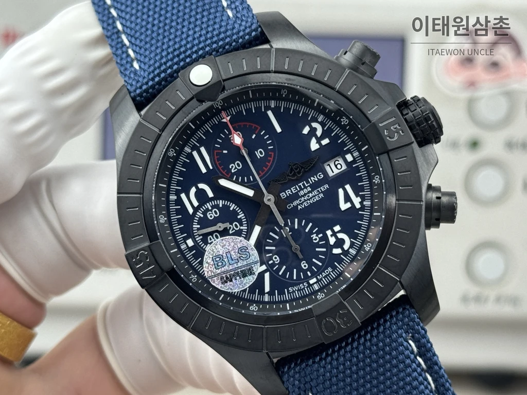 브라이틀링 어벤저 카키다이얼 크로노그래프 오토매틱 45mm