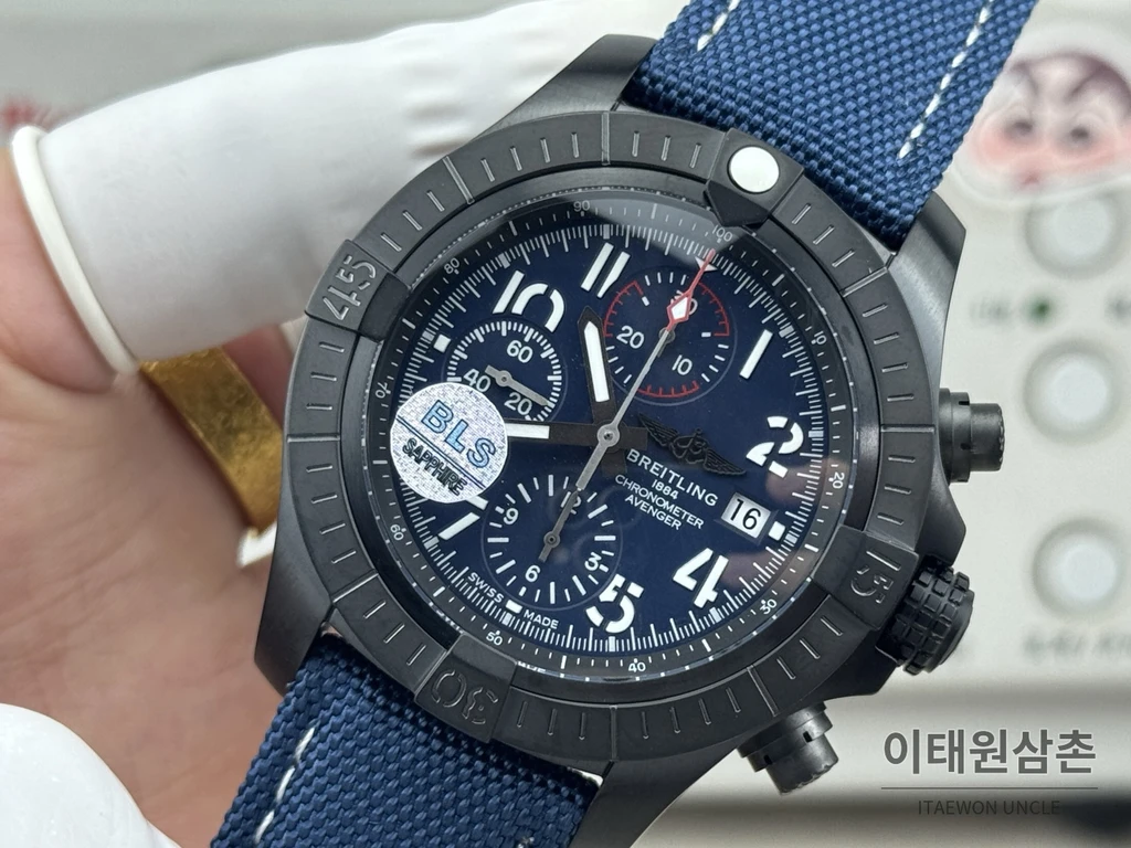 브라이틀링 어벤저 카키다이얼 크로노그래프 오토매틱 45mm