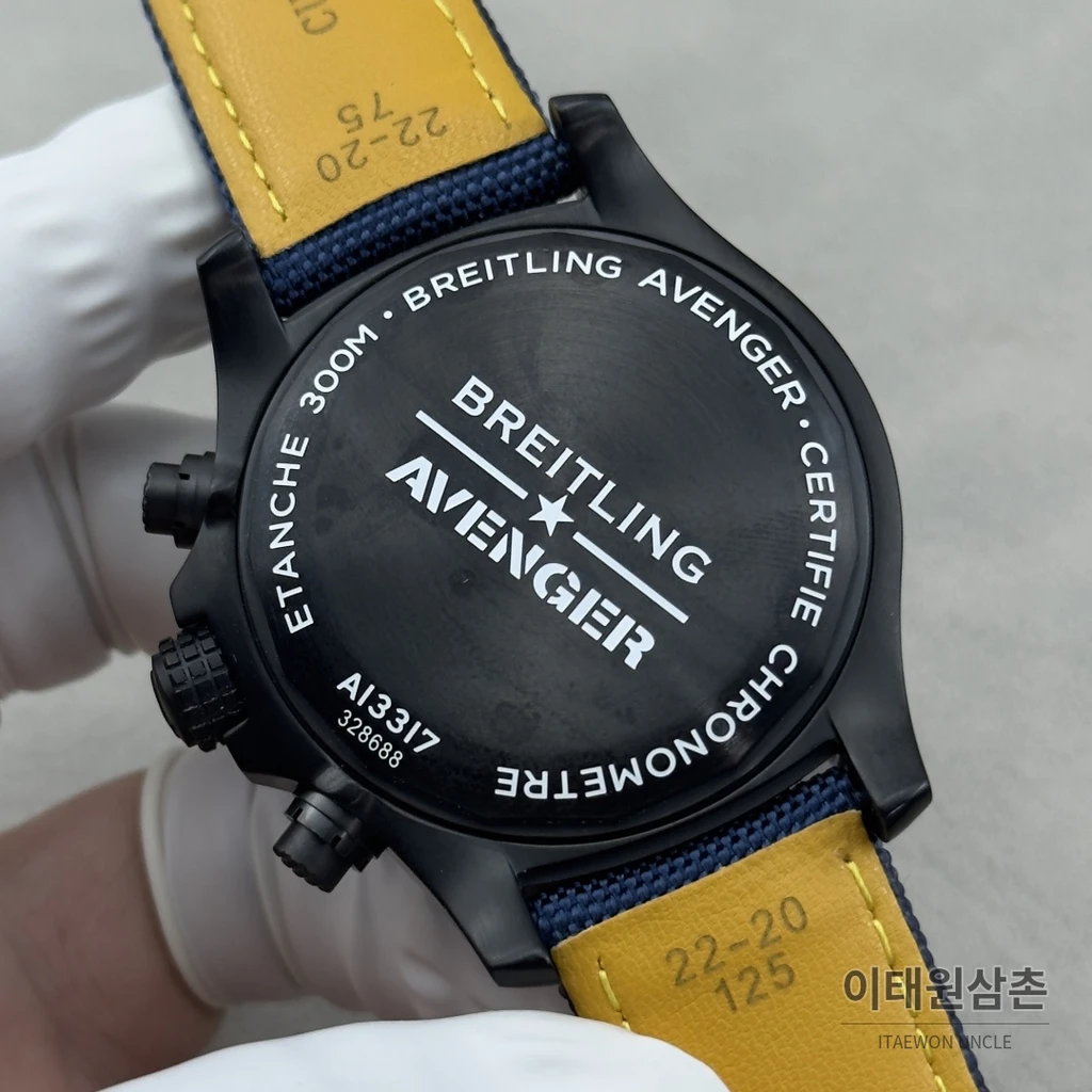 브라이틀링 어벤저 카키다이얼 크로노그래프 오토매틱 45mm