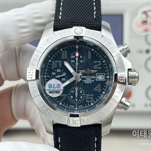 브라이틀링 어벤저 네이비다이얼 크로노그래프 오토매틱 45mm 브라이틀링 어벤저 네이비다이얼 크로노그래프 오토매틱 45mm