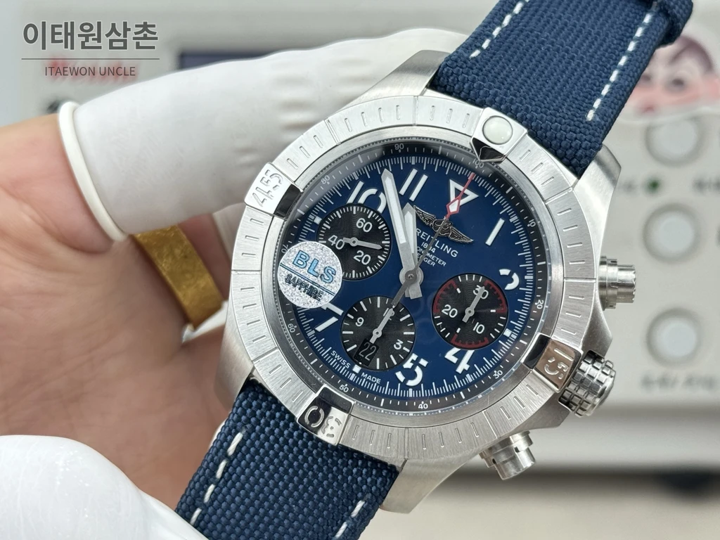 브라이틀링 어벤저 네이비다이얼 크로노그래프 오토매틱 45mm