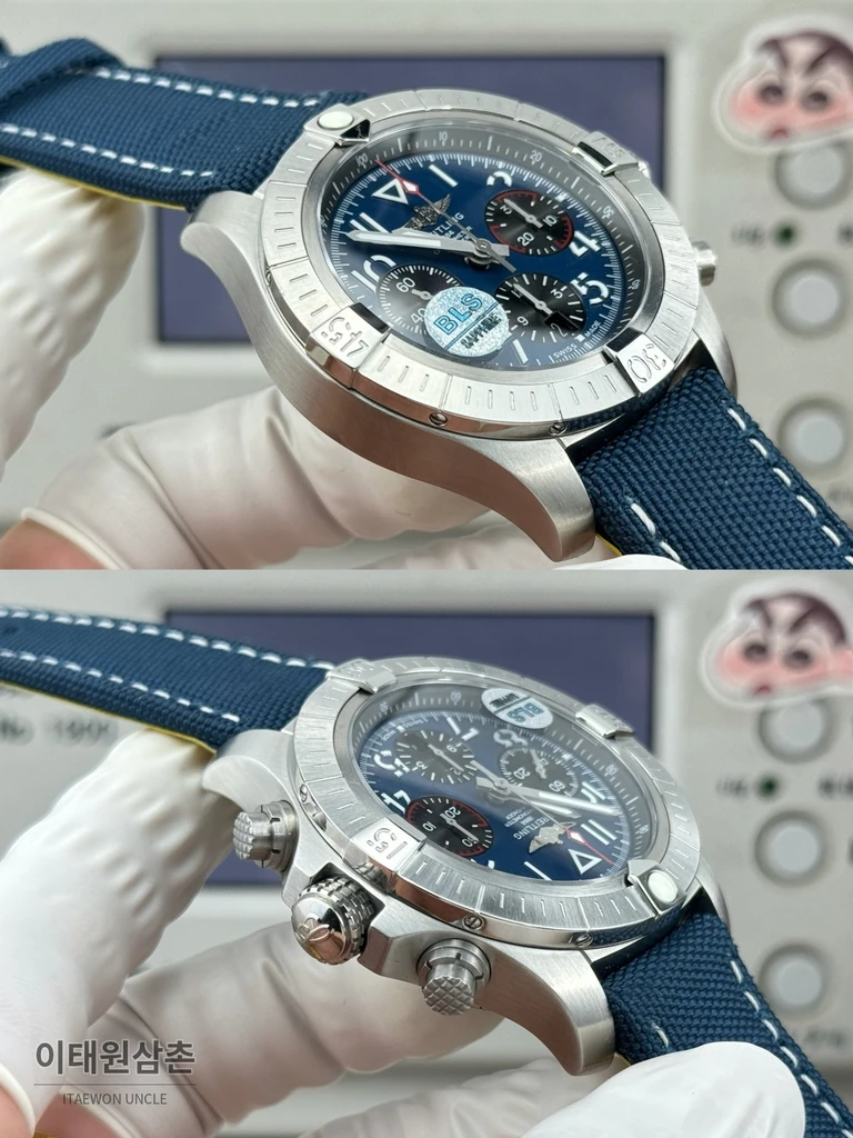 브라이틀링 어벤저 네이비다이얼 크로노그래프 오토매틱 45mm
