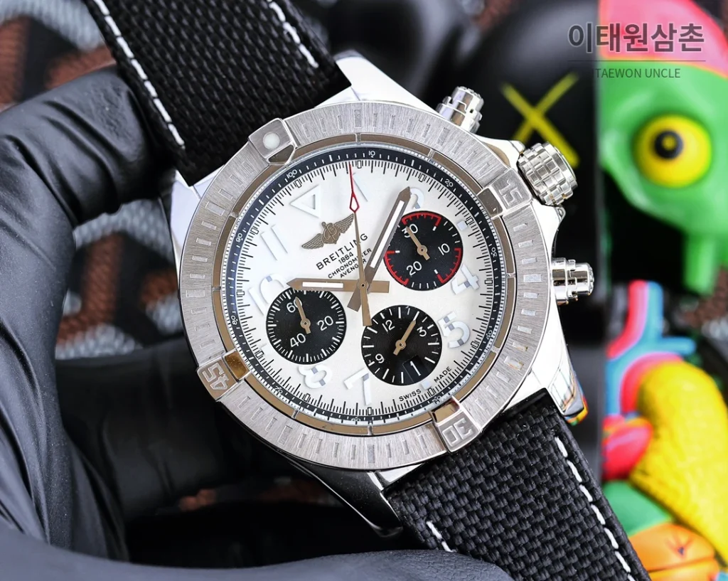 브라이틀링 어벤저 쿼츠 43mm