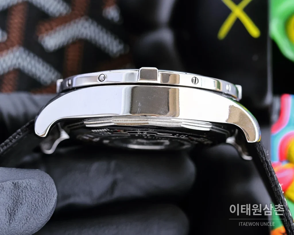 브라이틀링 어벤저 쿼츠 43mm