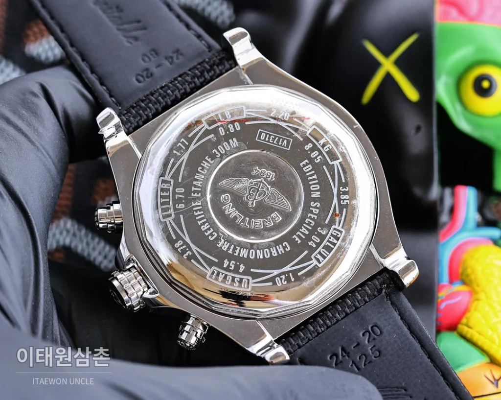 브라이틀링 어벤저 쿼츠 43mm