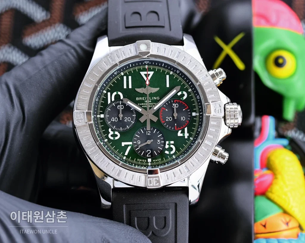 브라이틀링 어벤저 쿼츠 43mm