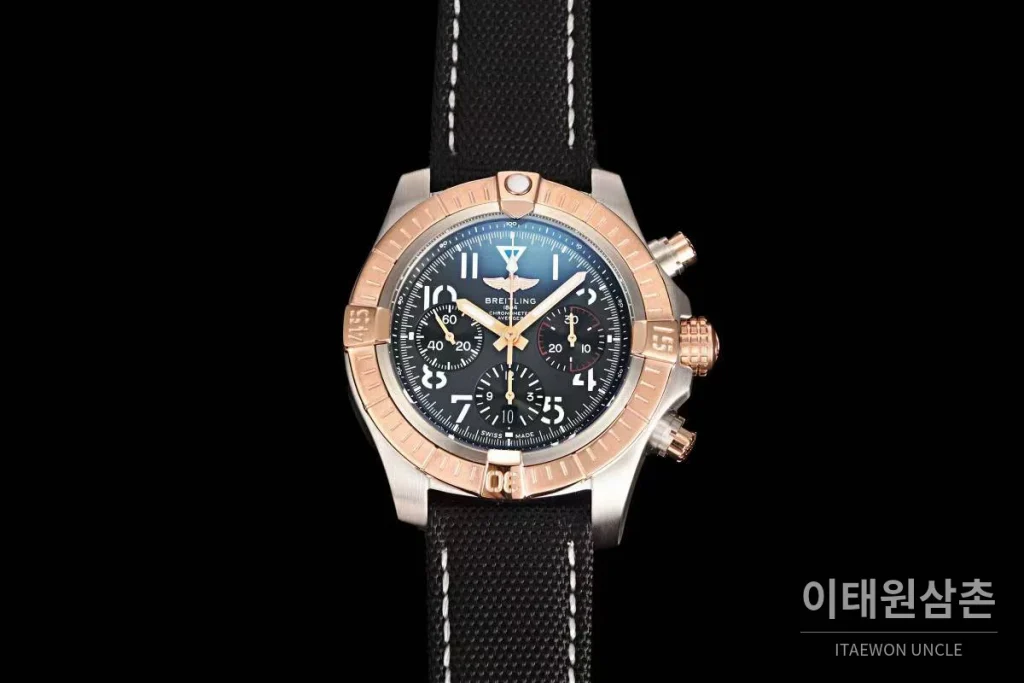 브라이틀링 어벤저 스틸 블랙다이얼 크로노그래프 오토매틱 45mm 블랙 나일론 스트랩 로즈골드 베젤
