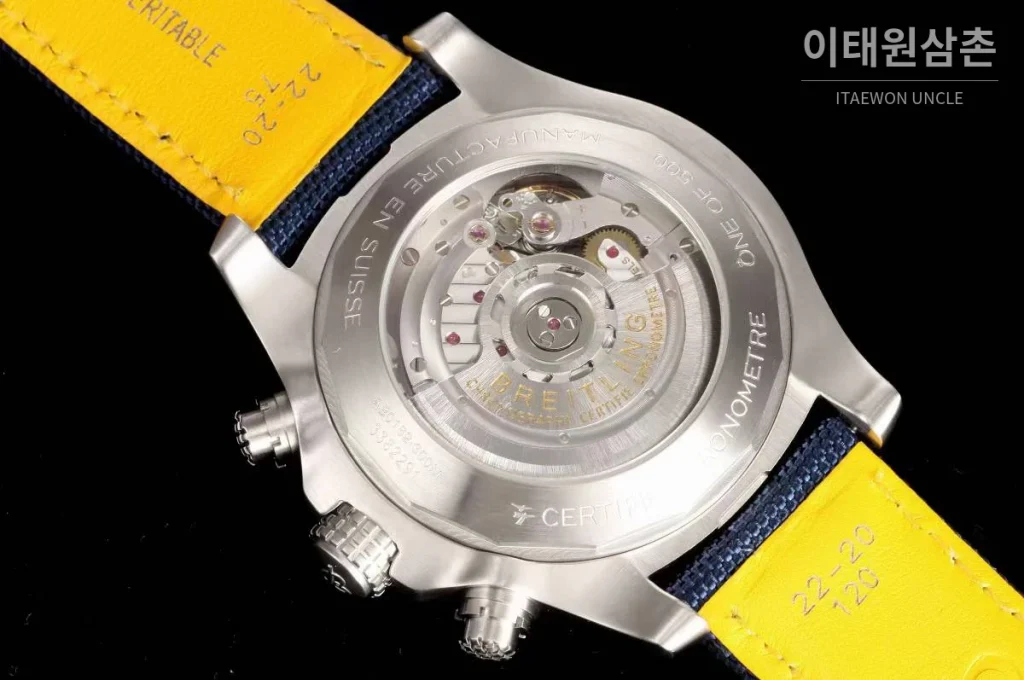브라이틀링 어벤저 스틸 블랙다이얼 크로노그래프 오토매틱 45mm 네이비 나일론 스트랩