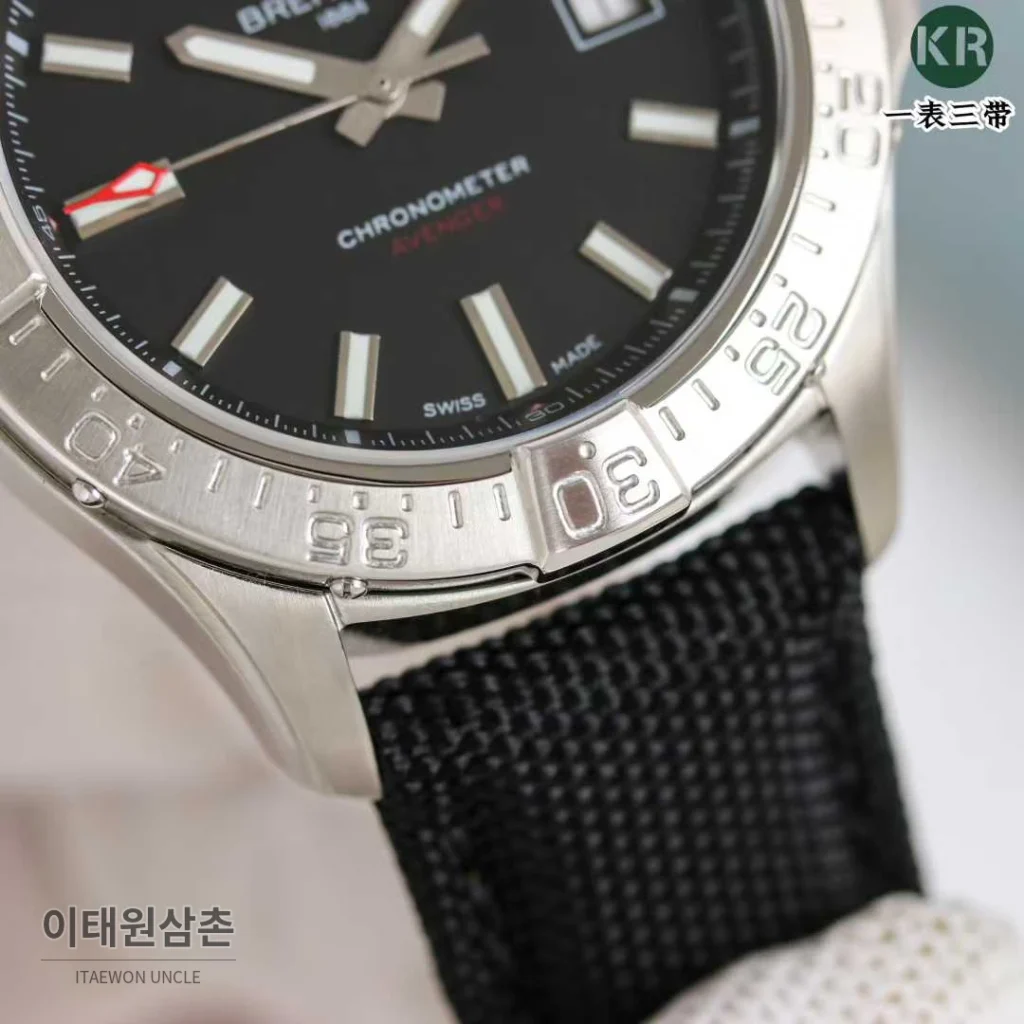 브라이틀링 어벤져 스틸 블루다이얼 야광인덱스 오토매틱 42mm
