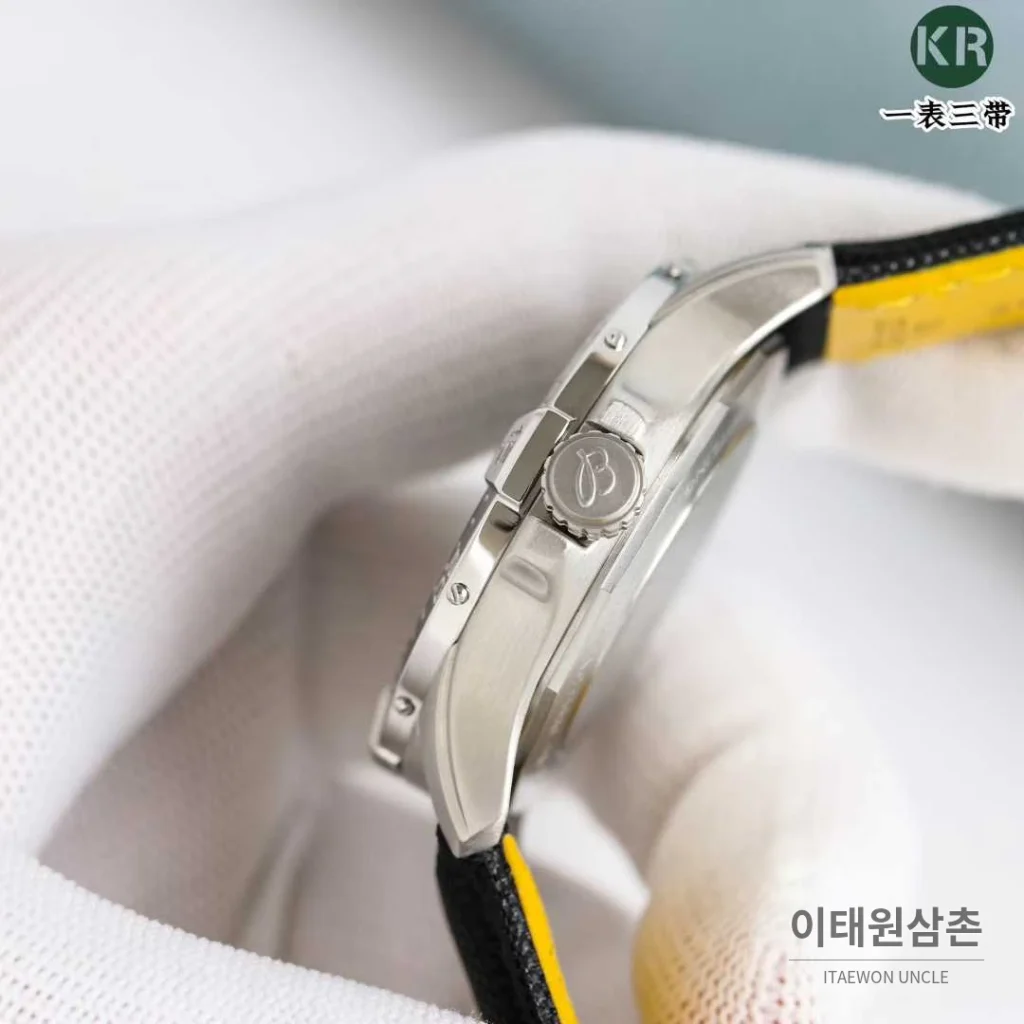 브라이틀링 어벤져 스틸 블루다이얼 야광인덱스 오토매틱 42mm