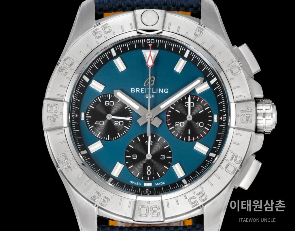 브라이틀링 어벤져 스틸 크로노그래프 오토매틱 시계 44mm 블루 다이얼 네이비 나일론 스트랩