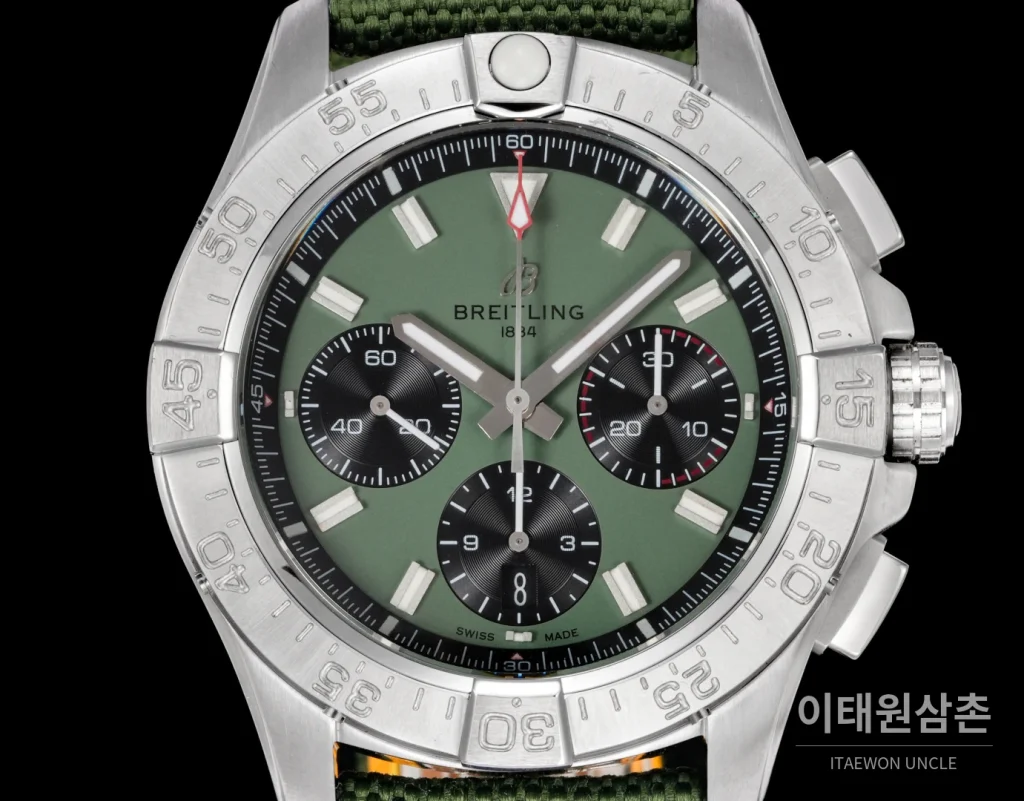 브라이틀링 어벤져 스틸 크로노그래프 오토매틱 시계 44mm 그린 다이얼 그린 나일론 스트랩