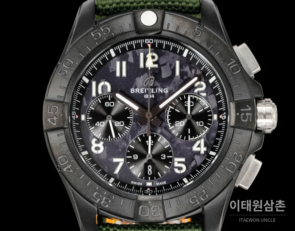 브라이틀링 어벤져 스틸 크로노그래프 오토매틱 시계 44mm 블랙 다이얼 그린 나일론 스트랩 블랙 베젤