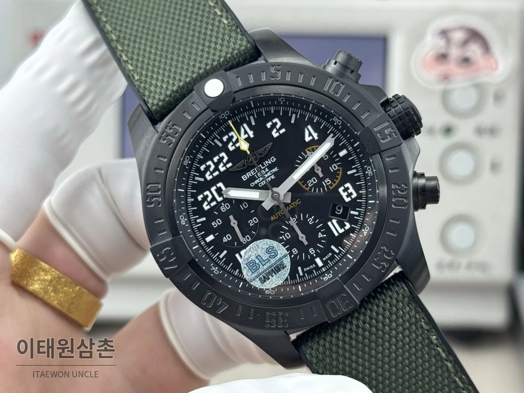 브라이틀링 어벤저 옐로우다이얼 크로노그래프 오토매틱 45mm