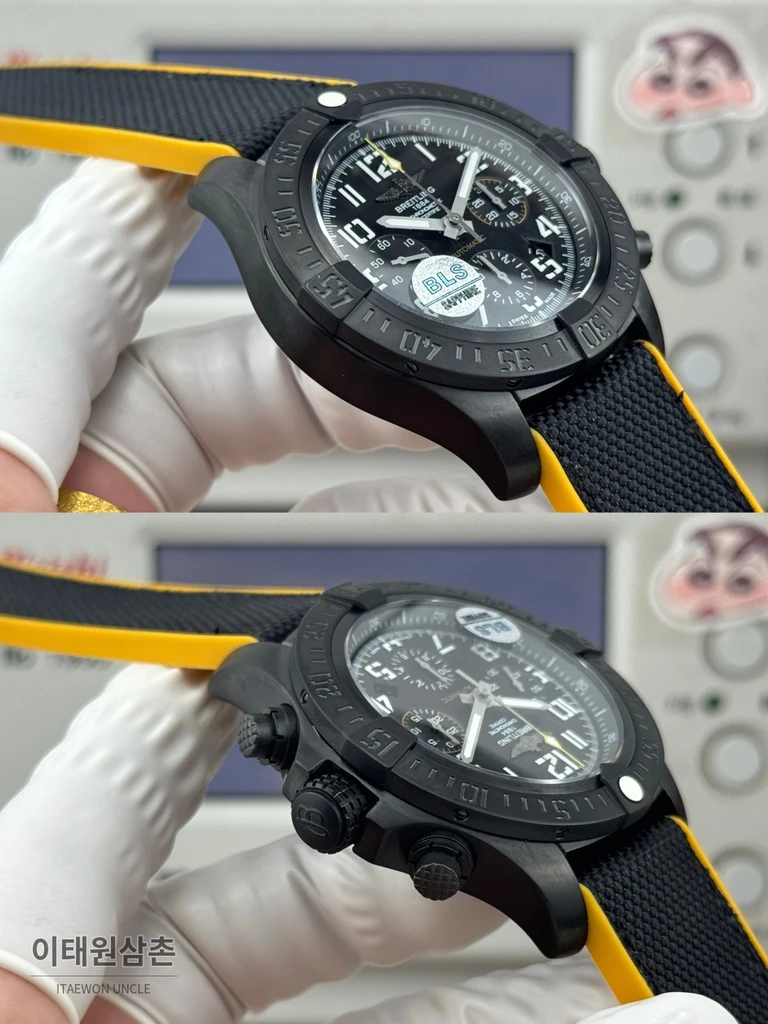브라이틀링 어벤저 옐로우다이얼 크로노그래프 오토매틱 45mm