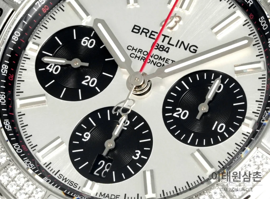브라이틀링 크로노맷 B01 다이아몬드베젤 크로노그래프 오토매틱 42mm 화이트 다이얼