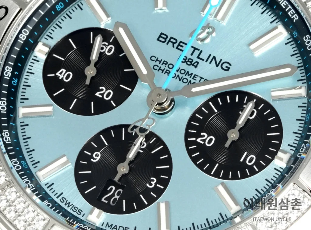 브라이틀링 크로노맷 B01 다이아몬드베젤 크로노그래프 오토매틱 42mm 아이스블루 다이얼