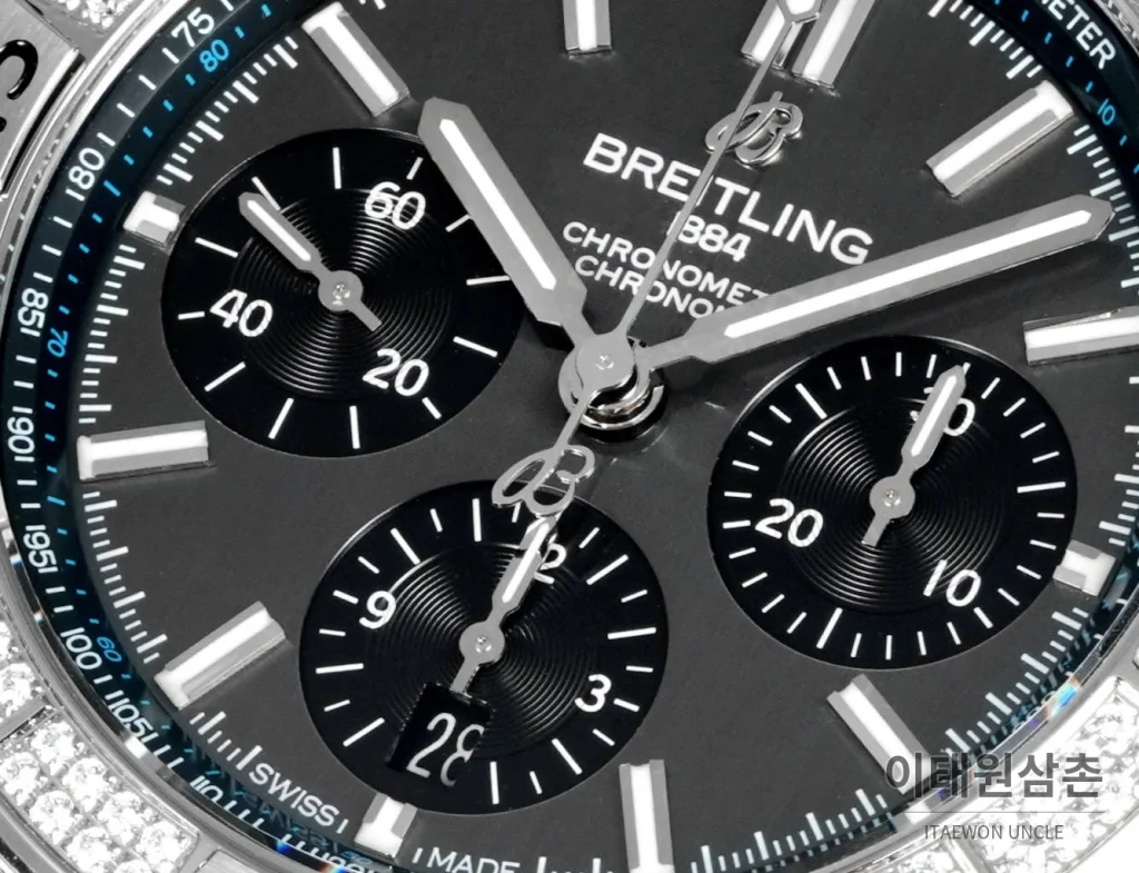 브라이틀링 크로노맷 B01 다이아몬드베젤 크로노그래프 오토매틱 42mm 블랙 다이얼 (2)