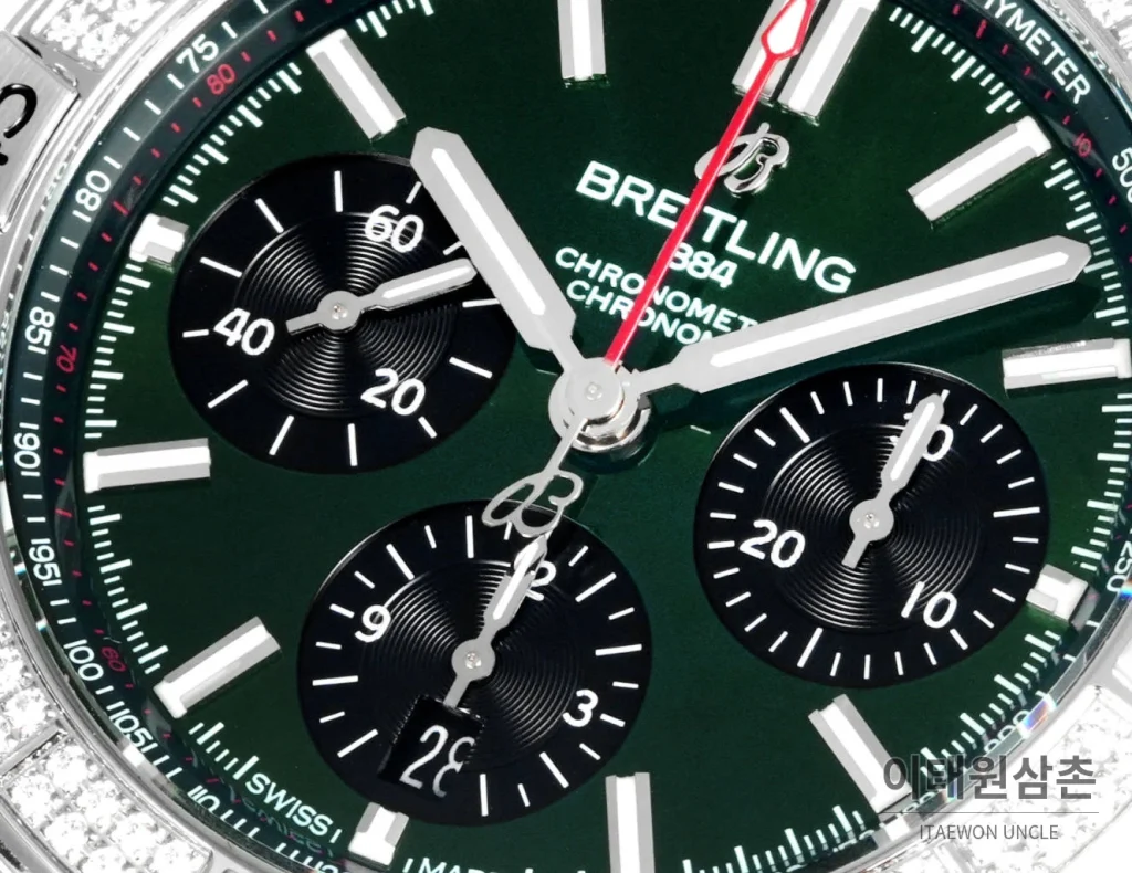 브라이틀링 크로노맷 B01 다이아몬드베젤 크로노그래프 오토매틱 42mm 그린 다이얼