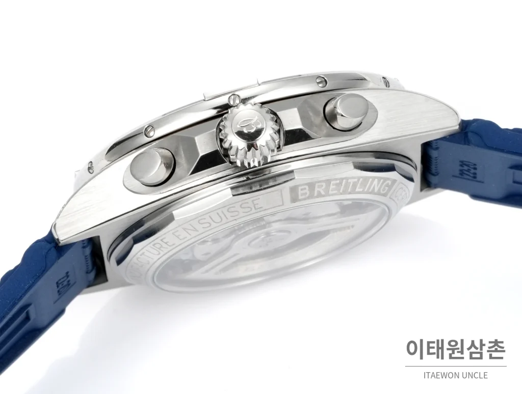 브라이틀링 크로노맷 B01 다이아몬드베젤 크로노그래프 오토매틱 42mm 네이비 다이얼