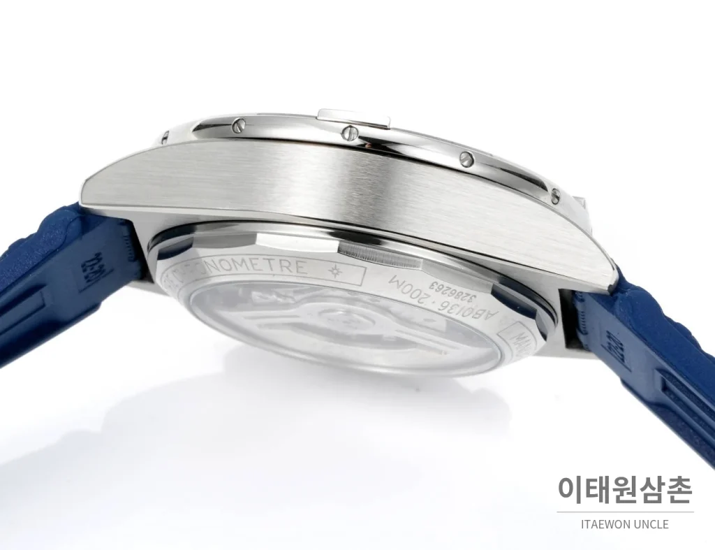 브라이틀링 크로노맷 B01 다이아몬드베젤 크로노그래프 오토매틱 42mm 네이비 다이얼