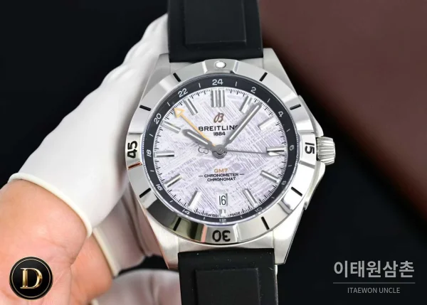 브라이틀링 크로노맷 GMT 스틸 컬러다이얼 듀얼타임 오토매틱 40mm A32398101M1A1 블랙 러버 스트랩