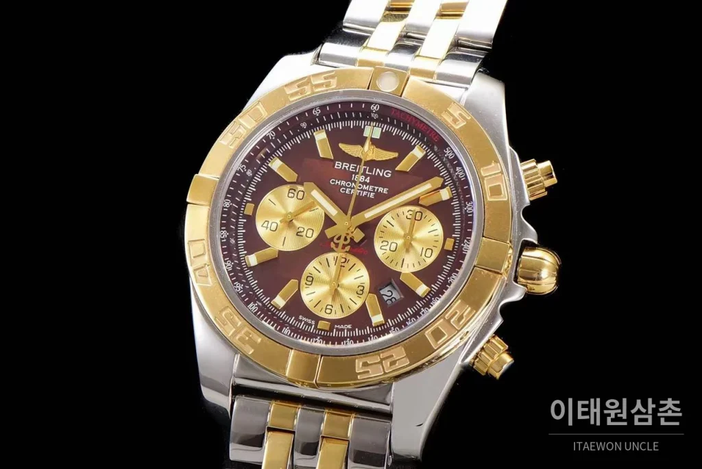 브라이틀링 크로노맷 스틸 블랙다이얼 크로노그래프 오토매틱 44mm 투톤 브레이슬릿 골드 베젤 (5)