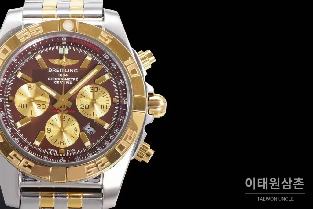 브라이틀링 크로노맷 스틸 블랙다이얼 크로노그래프 오토매틱 44mm 투톤 브레이슬릿 골드 베젤 (5)