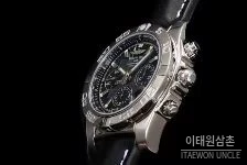 브라이틀링 크로노맷 스틸 블랙다이얼 크로노그래프 오토매틱 44mm 블랙 가죽 스트랩 실버 베젤