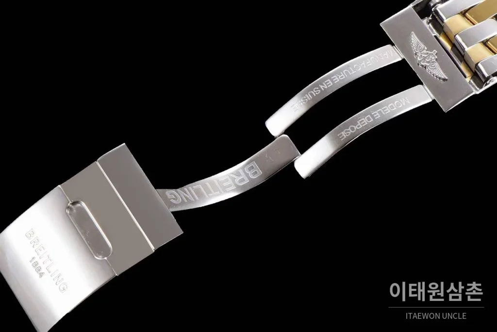 브라이틀링 크로노맷 스틸 블랙다이얼 크로노그래프 오토매틱 44mm 투톤 브레이슬릿 골드 베젤 (4)
