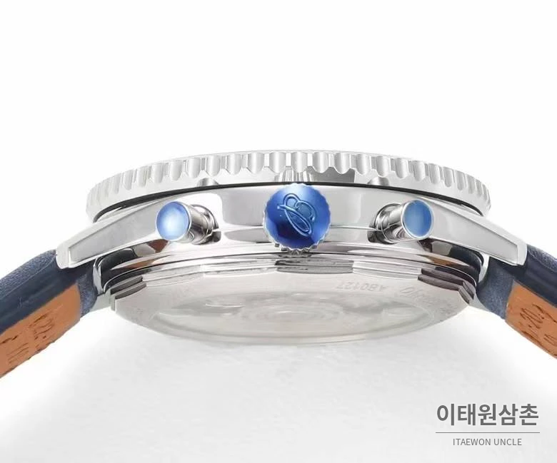 브라이틀링 내비타이머1 B01 스틸 슬라이드룰베젤 크로노그래프 오토매틱 43mm 네이비 다이얼 네이비 가죽 스트랩
