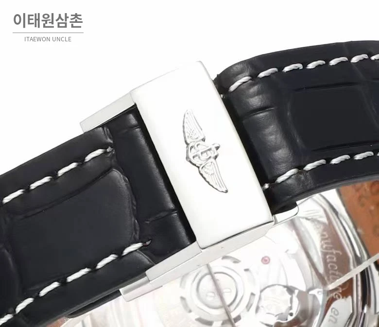 브라이틀링 내비타이머1 B01 스틸 슬라이드룰베젤 크로노그래프 오토매틱 43mm 네이비 다이얼 블랙 가죽 스트랩