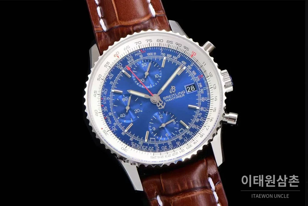 브라이틀링 내비타이머 1 스틸 블랙다이얼 크로노그래프 오토매틱 41mm 브라운 가죽 스트랩 화이트 베젤