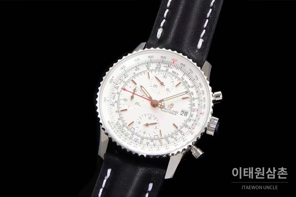 브라이틀링 내비타이머 1 스틸 블랙다이얼 크로노그래프 오토매틱 41mm 블랙 가죽 스트랩 실버 베젤