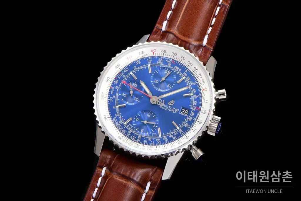 브라이틀링 내비타이머 1 스틸 블랙다이얼 크로노그래프 오토매틱 41mm 브라운 가죽 스트랩 화이트 베젤