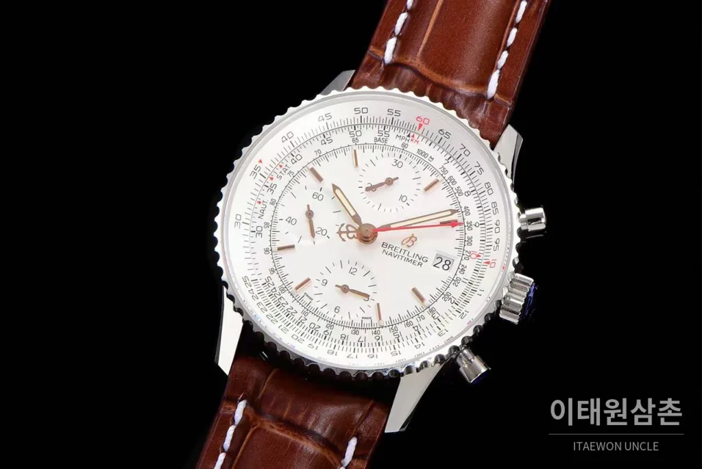 브라이틀링 내비타이머 1 스틸 블랙다이얼 크로노그래프 오토매틱 41mm 브라운 가죽 스트랩 실버 베젤