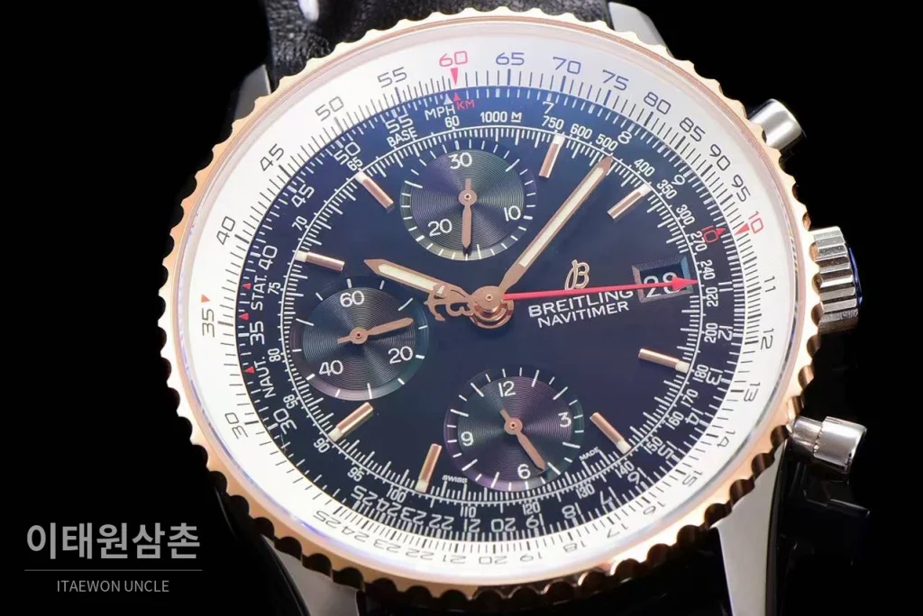 브라이틀링 내비타이머 1 스틸 블랙다이얼 크로노그래프 오토매틱 41mm 블랙 가죽 스트랩 로즈골드 베젤
