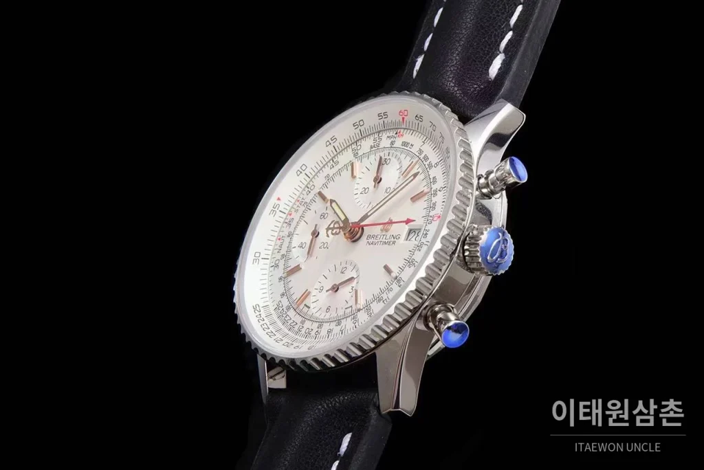브라이틀링 내비타이머 1 스틸 블랙다이얼 크로노그래프 오토매틱 41mm 블랙 가죽 스트랩 실버 베젤