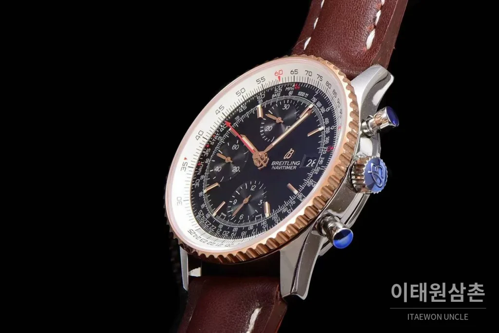브라이틀링 내비타이머 1 스틸 블랙다이얼 크로노그래프 오토매틱 41mm 브라운 가죽 스트랩 로즈골드 베젤