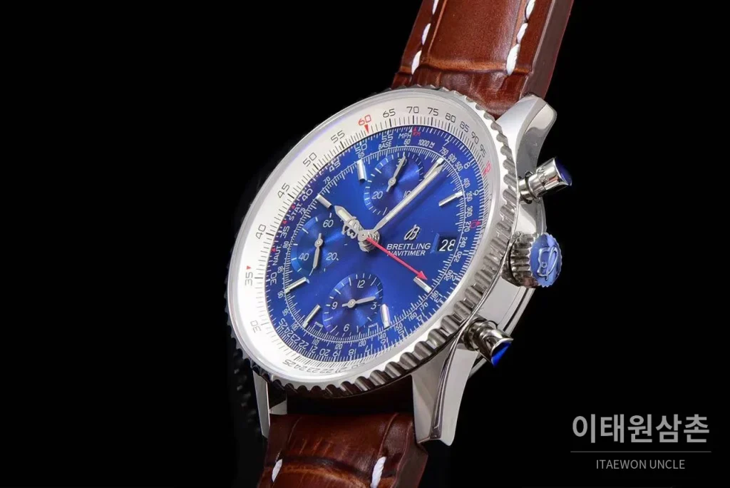 브라이틀링 내비타이머 1 스틸 블랙다이얼 크로노그래프 오토매틱 41mm 브라운 가죽 스트랩 화이트 베젤