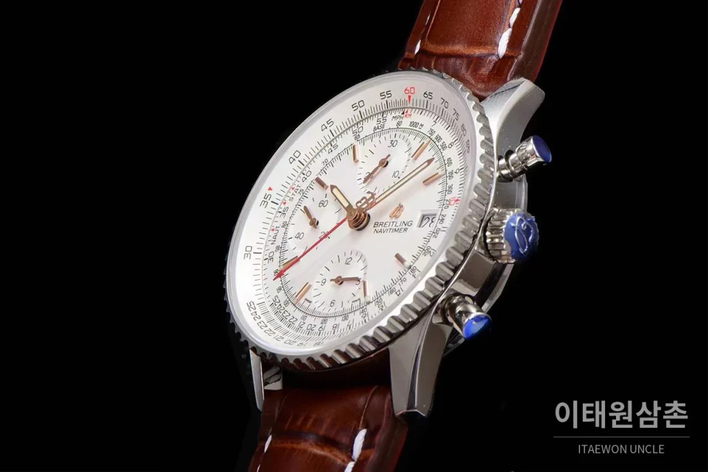 브라이틀링 내비타이머 1 스틸 블랙다이얼 크로노그래프 오토매틱 41mm 브라운 가죽 스트랩 실버 베젤