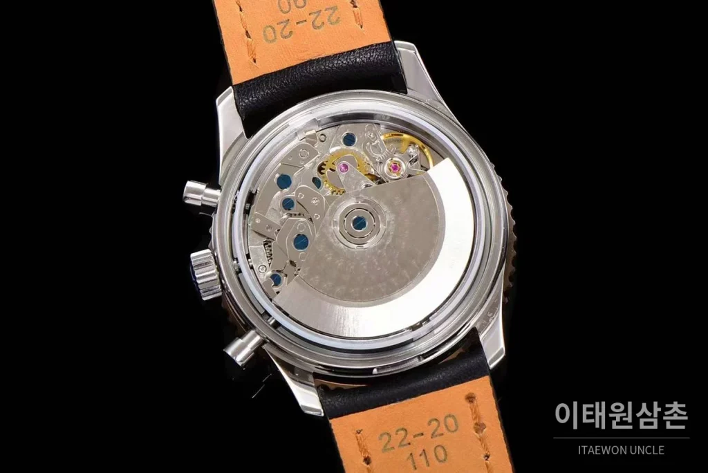 브라이틀링 내비타이머 1 스틸 블랙다이얼 크로노그래프 오토매틱 41mm 블랙 가죽 스트랩 로즈골드 베젤