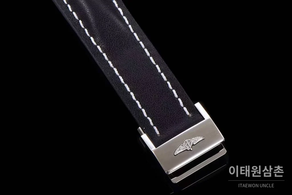 브라이틀링 내비타이머 1 스틸 블랙다이얼 크로노그래프 오토매틱 41mm 블랙 가죽 스트랩 실버 베젤