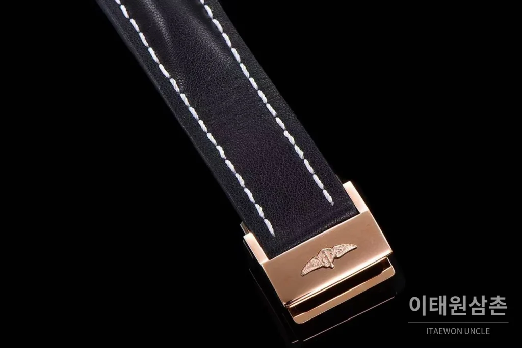 브라이틀링 내비타이머 1 스틸 블랙다이얼 크로노그래프 오토매틱 41mm 블랙 가죽 스트랩 로즈골드 베젤