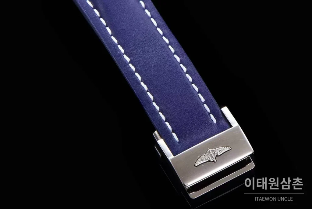 브라이틀링 내비타이머 1 스틸 블랙다이얼 크로노그래프 오토매틱 41mm 네이비 가죽 스트랩 실버 베젤