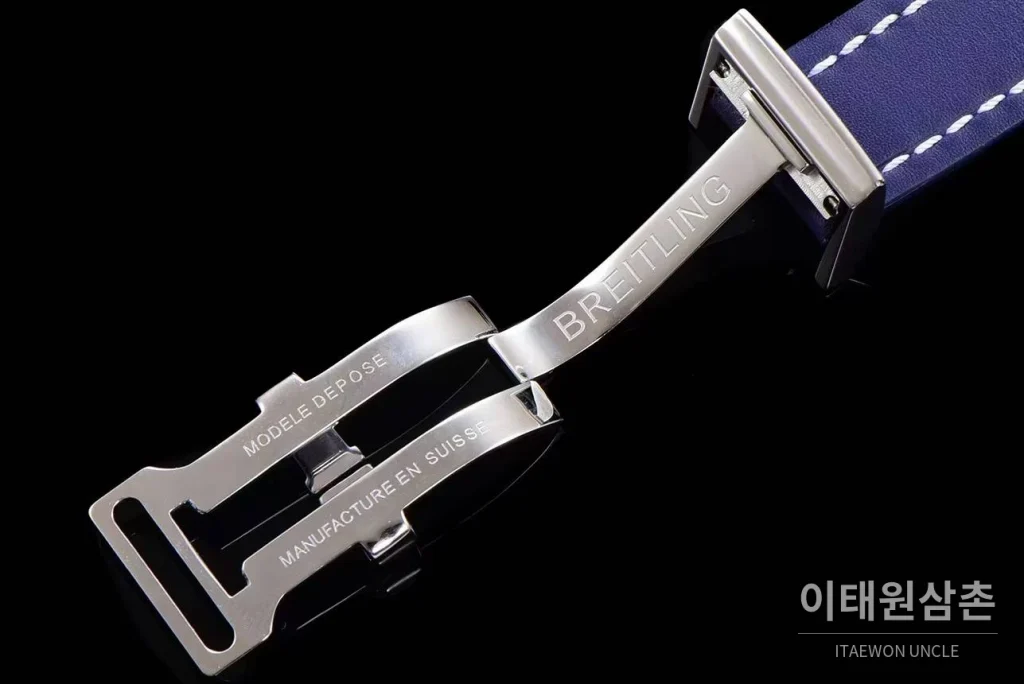 브라이틀링 내비타이머 1 스틸 블랙다이얼 크로노그래프 오토매틱 41mm 네이비 가죽 스트랩 실버 베젤