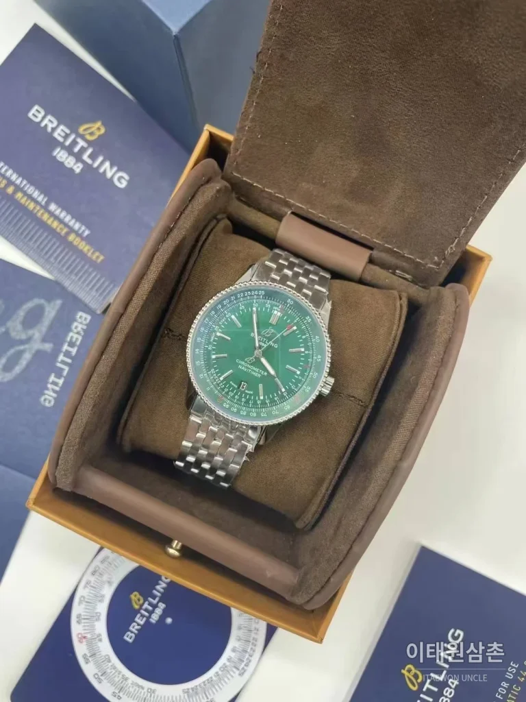 브라이틀링 내비타이머 41 그린다이얼 크로노그래프 오토매틱 41mm 스틸 브레이슬릿