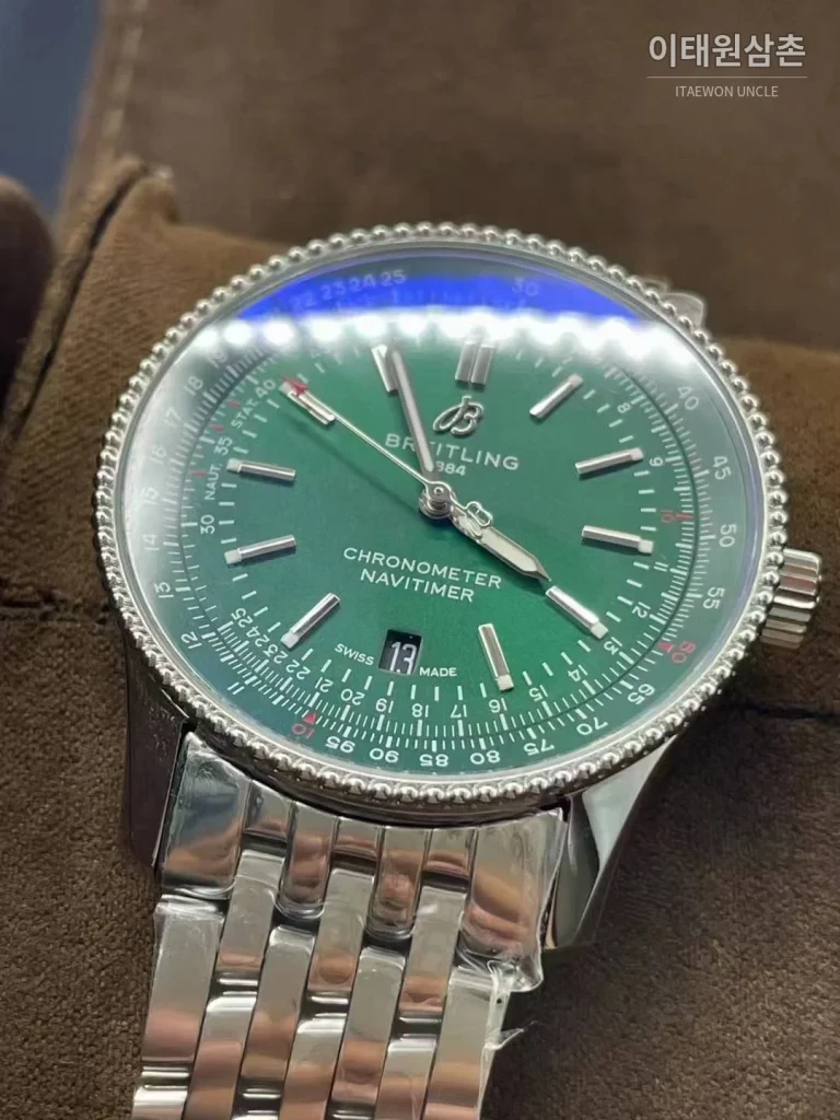 브라이틀링 내비타이머 41 그린다이얼 크로노그래프 오토매틱 41mm 스틸 브레이슬릿